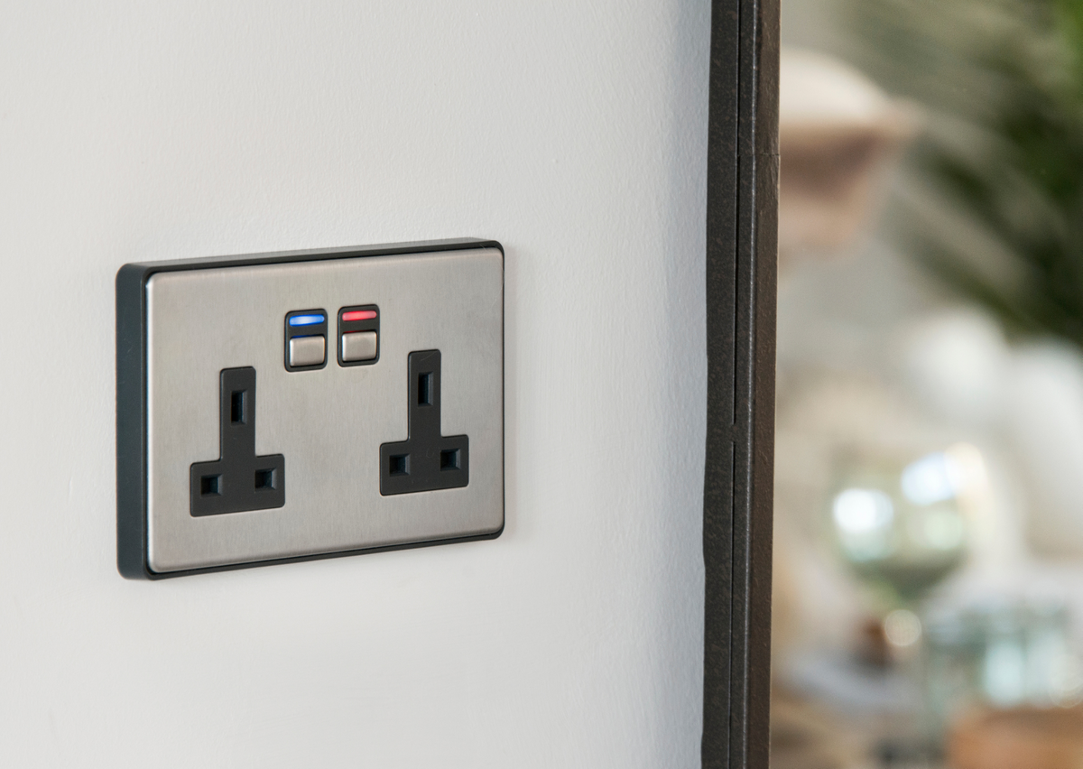 Lightwave Smart Plug Smart Sockets vs Smart Plugs – Lightwave